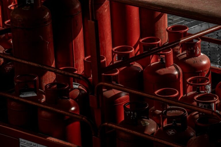 clean and degas fuel container