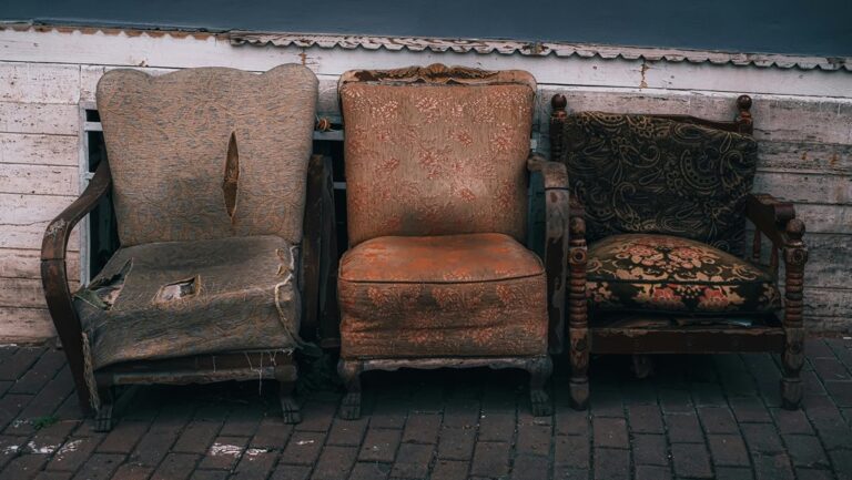 nine methods for upholstery cleaning