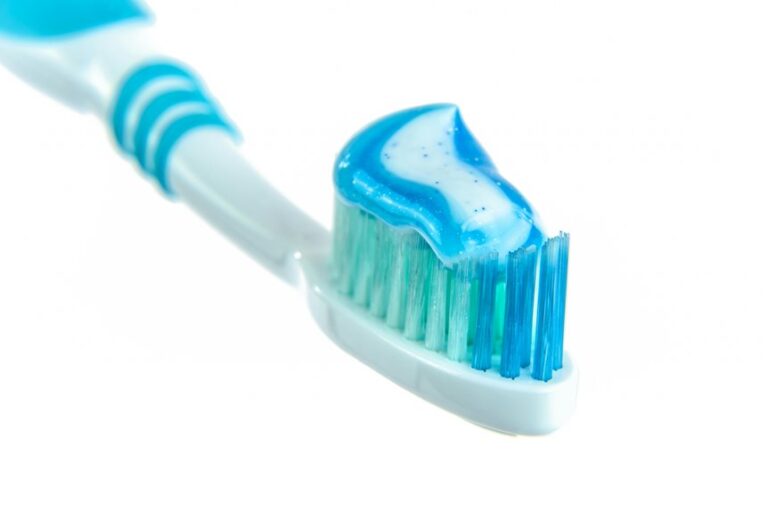 toothpaste headlight restoration methods